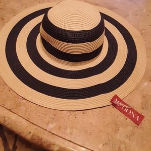 Floppy fedora hat